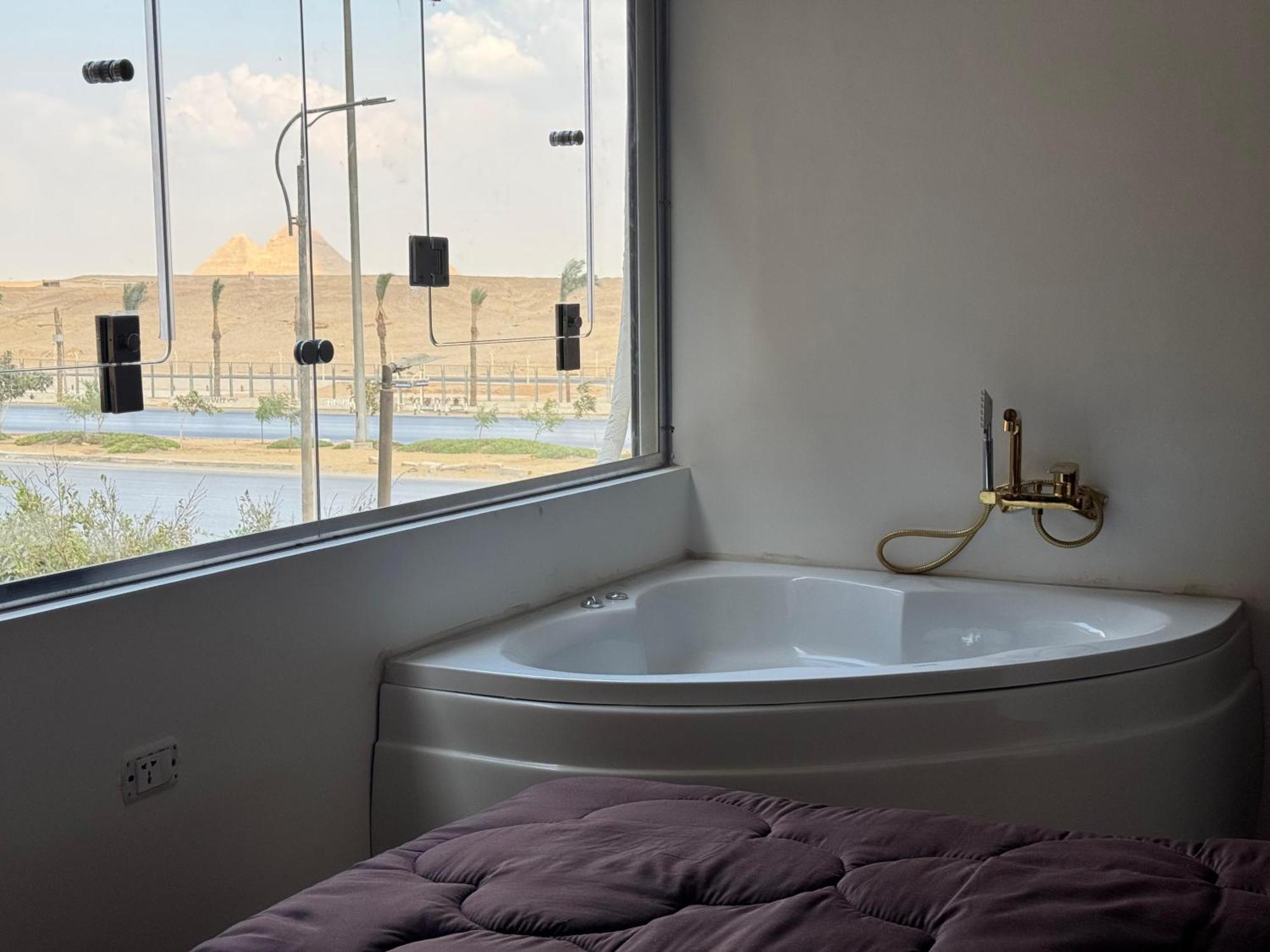 Ghatati New White Pyramids Inn מראה חיצוני תמונה