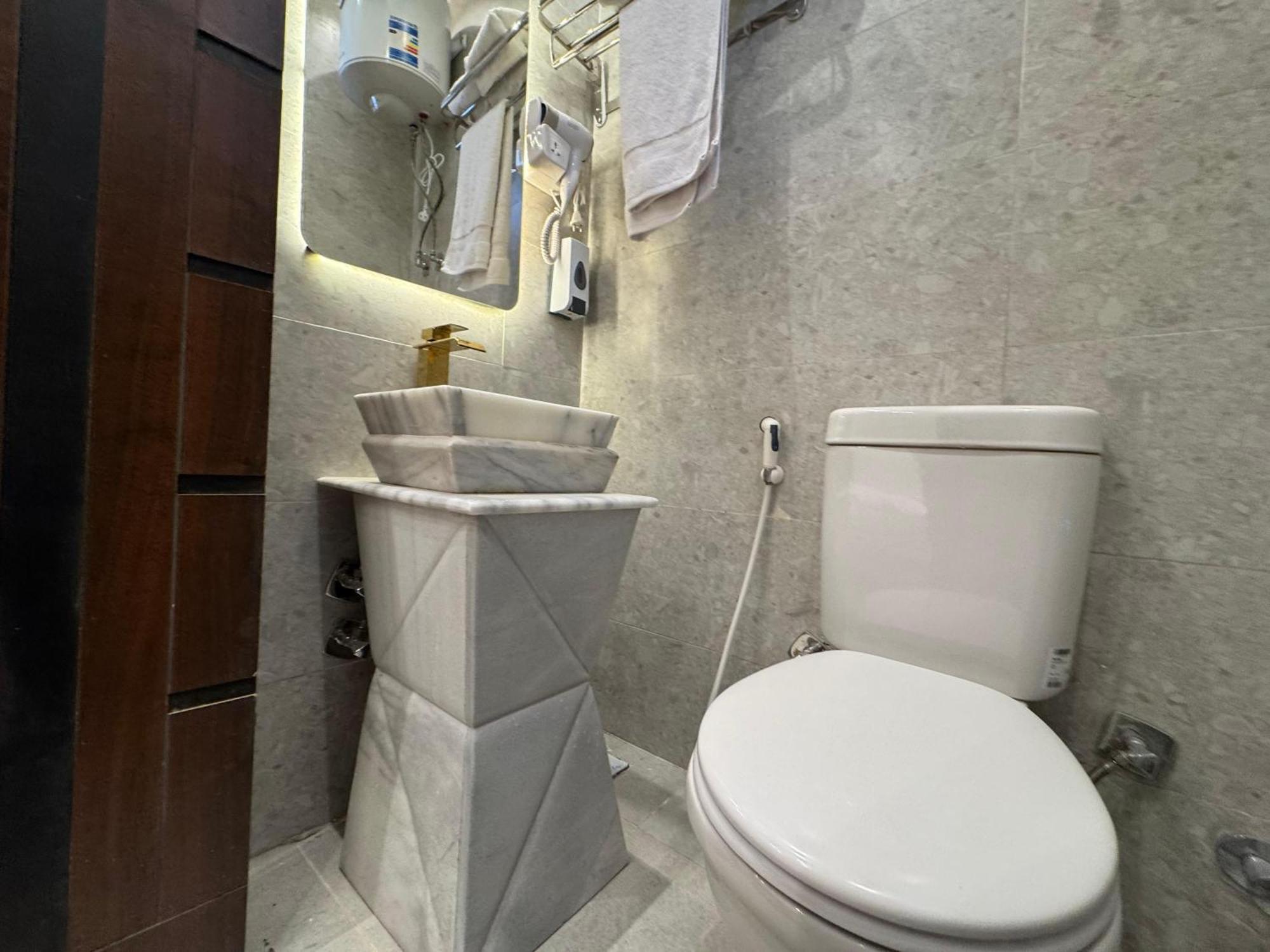 Ghatati New White Pyramids Inn מראה חיצוני תמונה