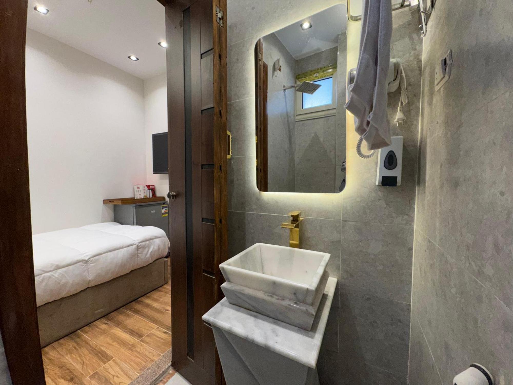 Ghatati New White Pyramids Inn מראה חיצוני תמונה