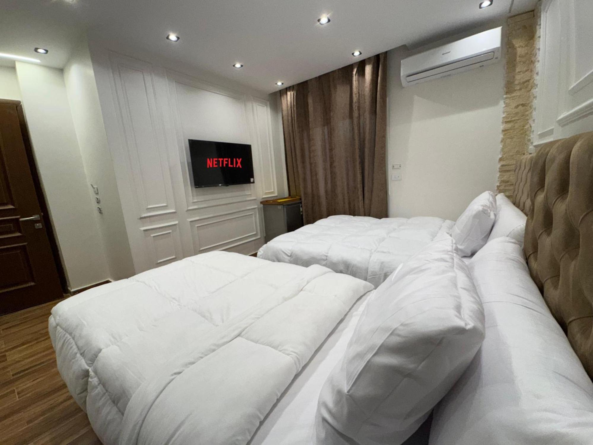 Ghatati New White Pyramids Inn מראה חיצוני תמונה