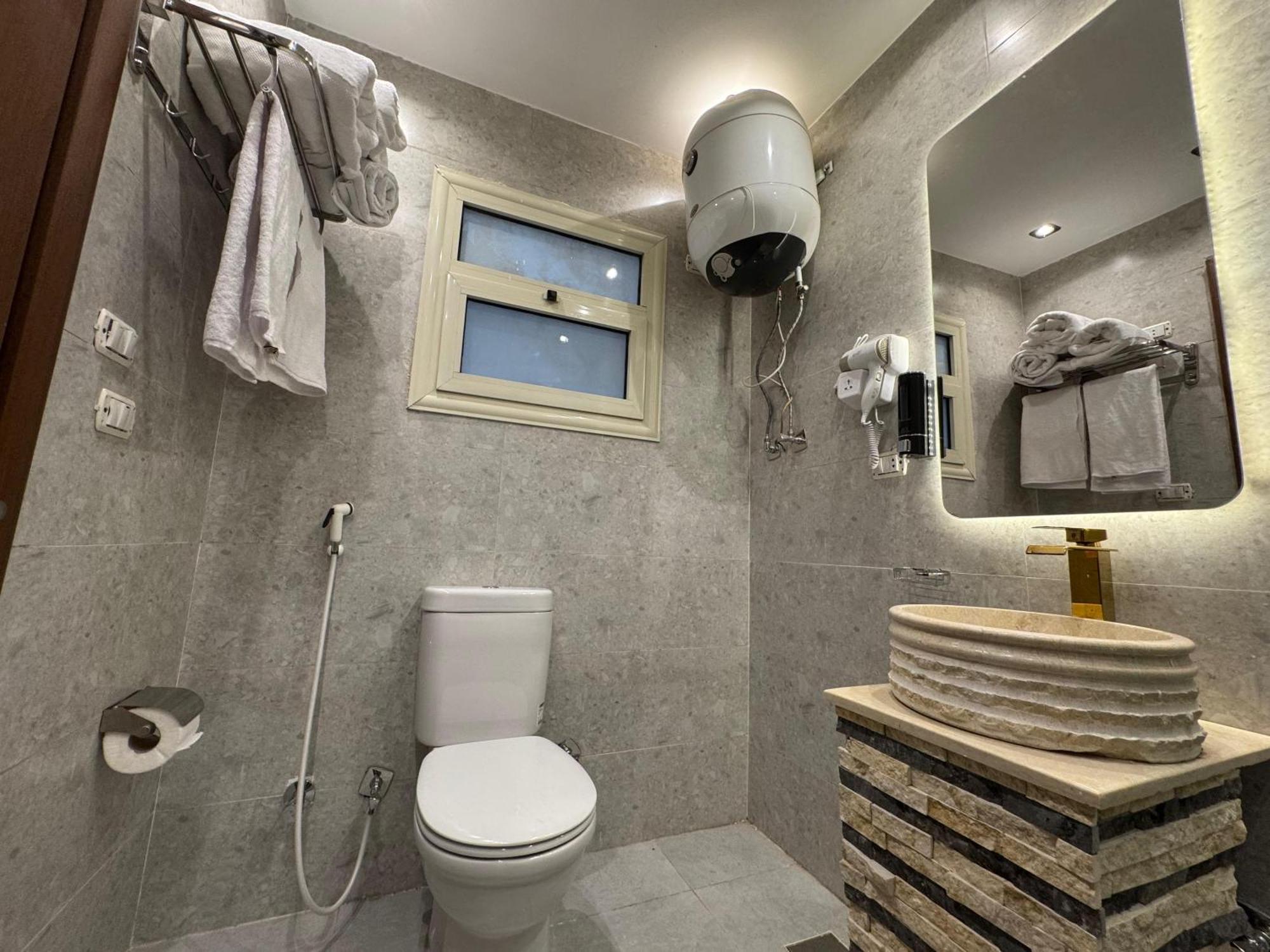 Ghatati New White Pyramids Inn מראה חיצוני תמונה