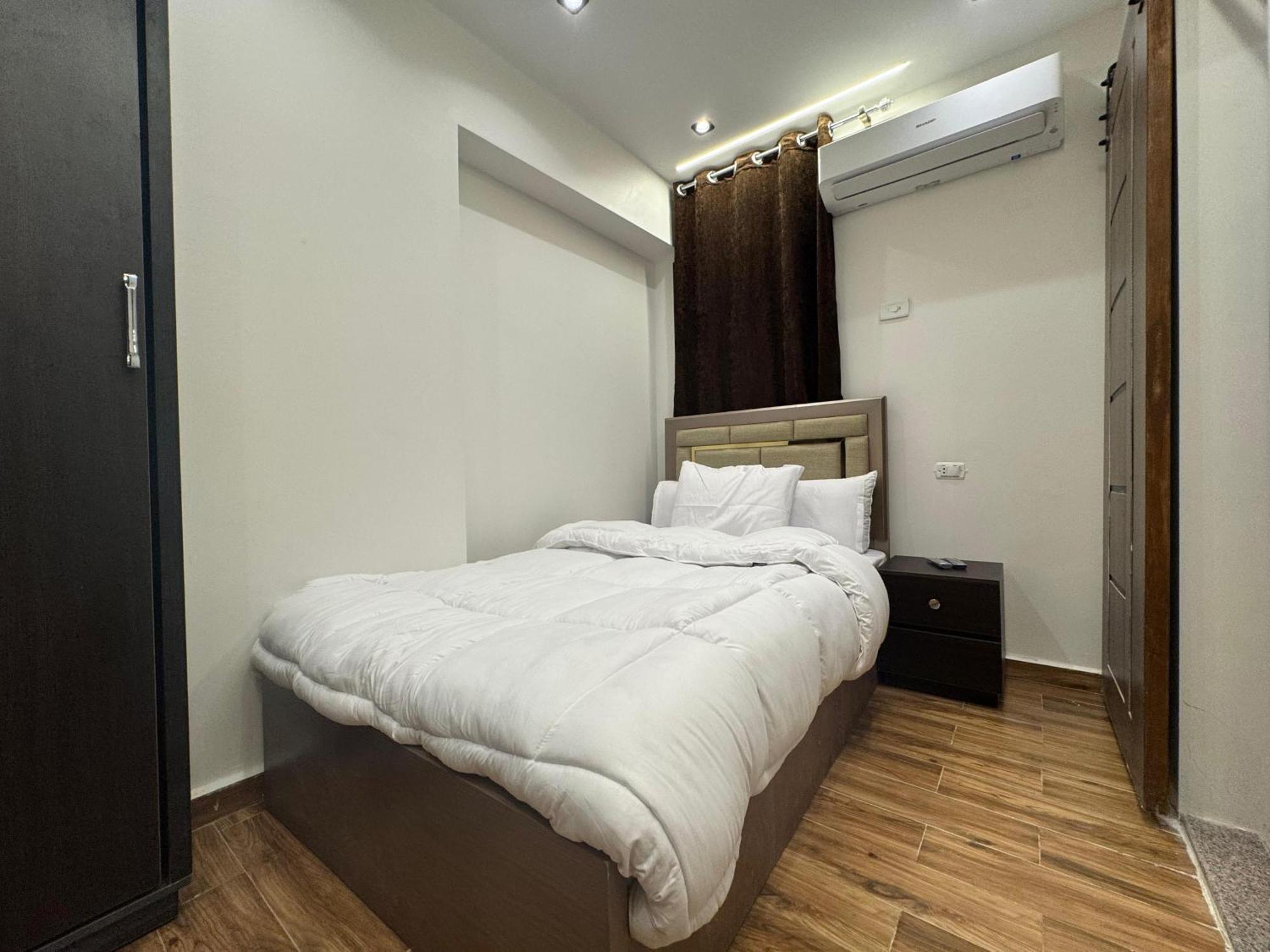Ghatati New White Pyramids Inn מראה חיצוני תמונה