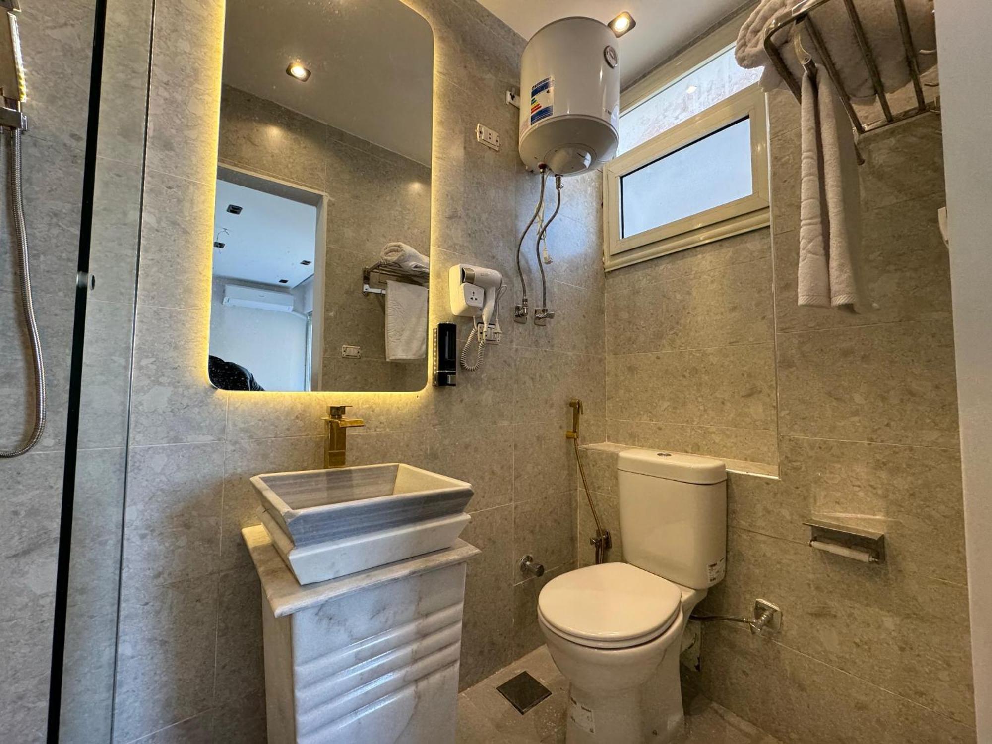Ghatati New White Pyramids Inn מראה חיצוני תמונה