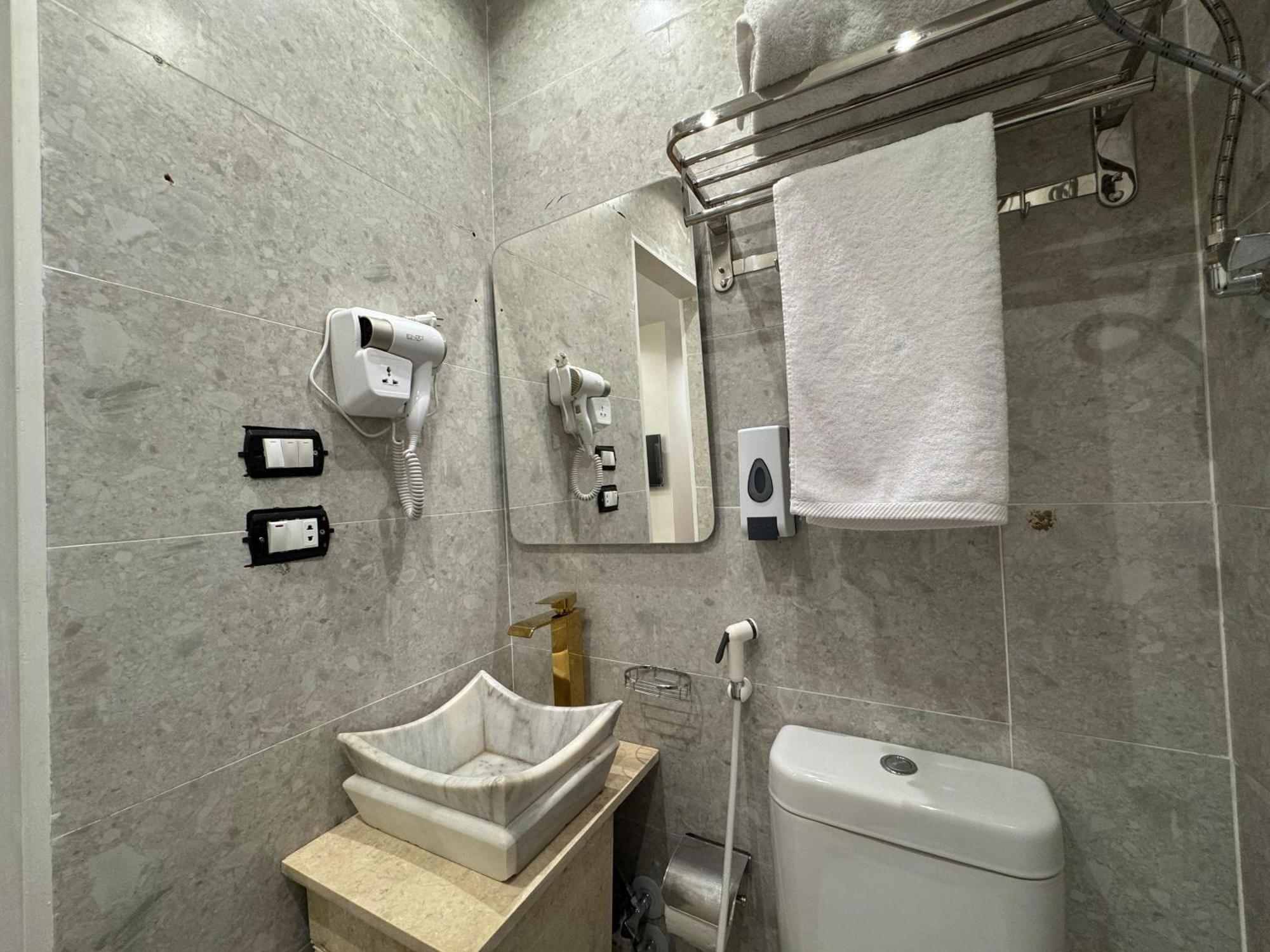 Ghatati New White Pyramids Inn מראה חיצוני תמונה
