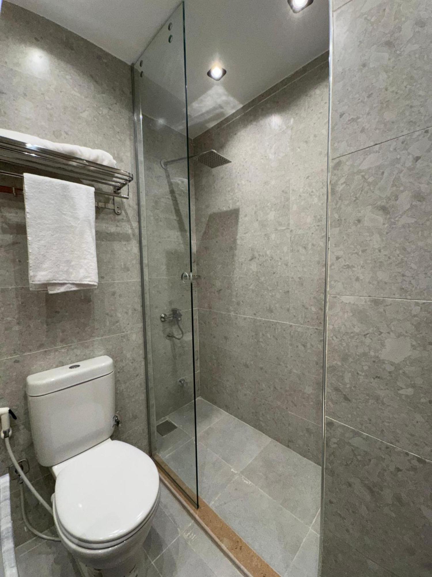 Ghatati New White Pyramids Inn מראה חיצוני תמונה