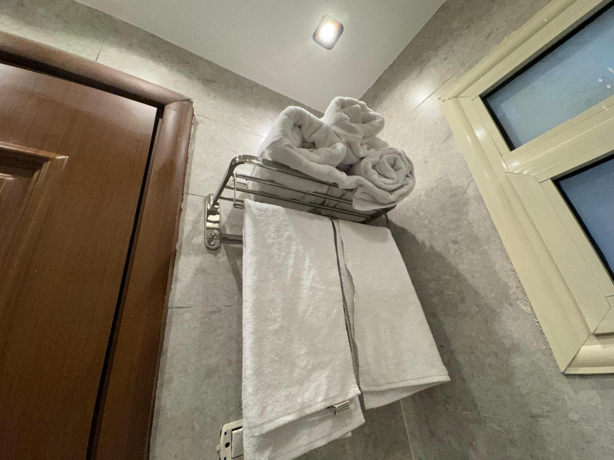 Ghatati New White Pyramids Inn מראה חיצוני תמונה