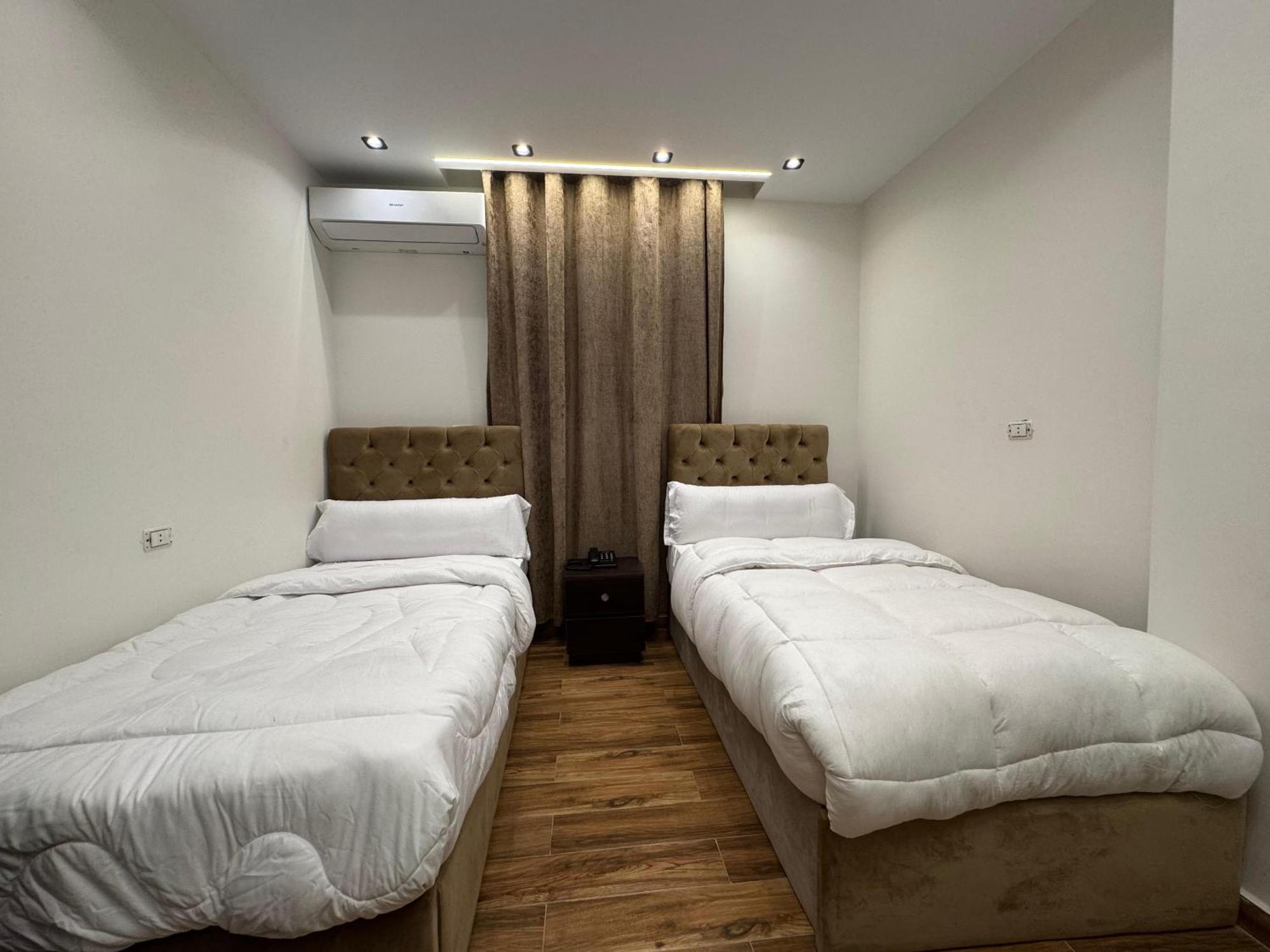 Ghatati New White Pyramids Inn מראה חיצוני תמונה