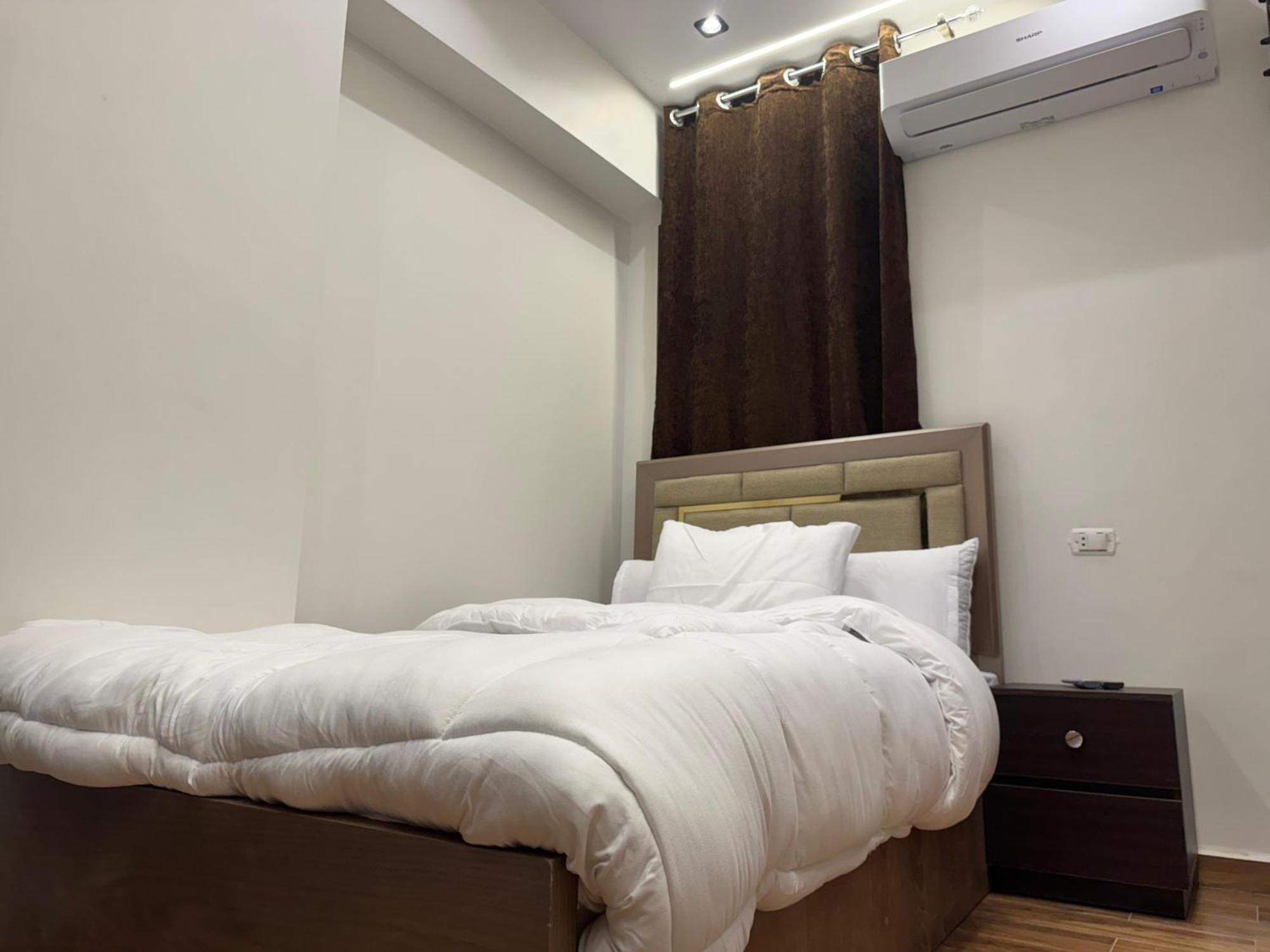 Ghatati New White Pyramids Inn מראה חיצוני תמונה