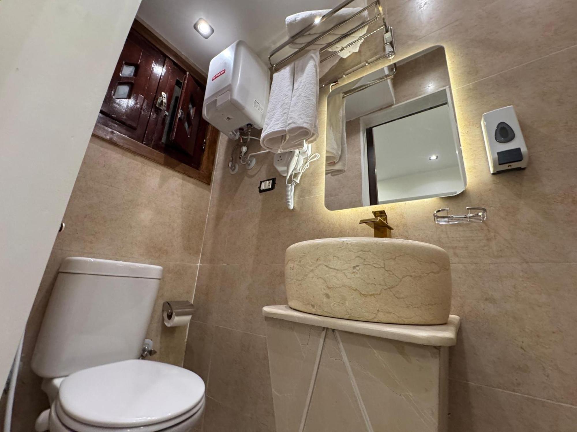 Ghatati New White Pyramids Inn מראה חיצוני תמונה