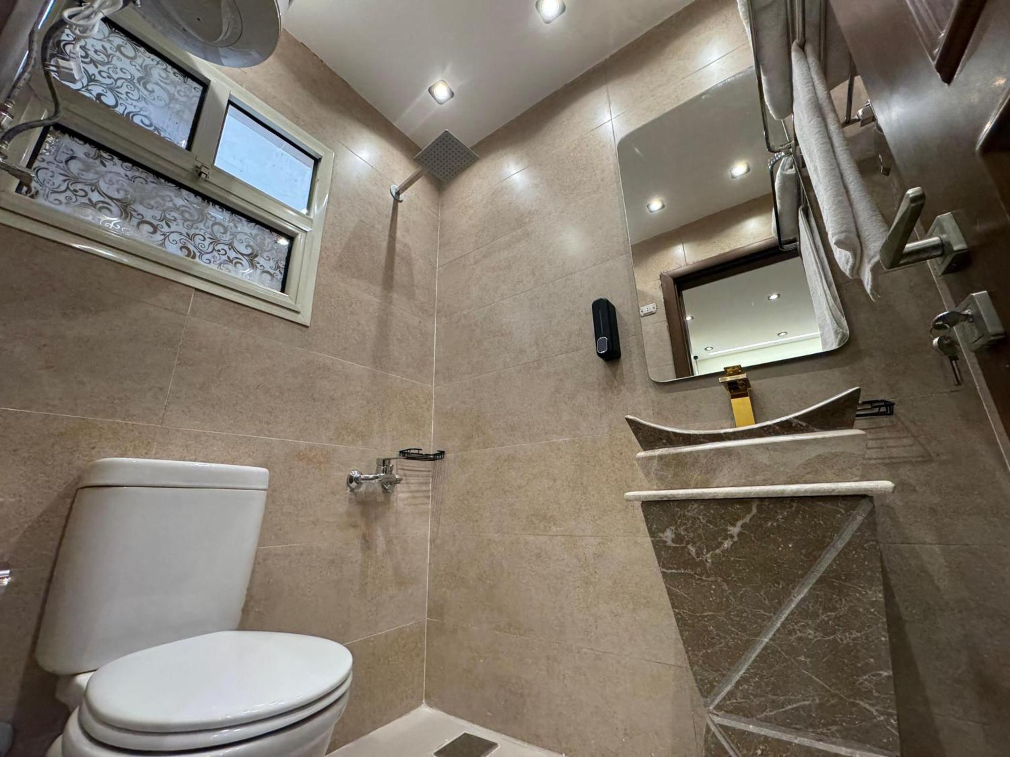 Ghatati New White Pyramids Inn מראה חיצוני תמונה