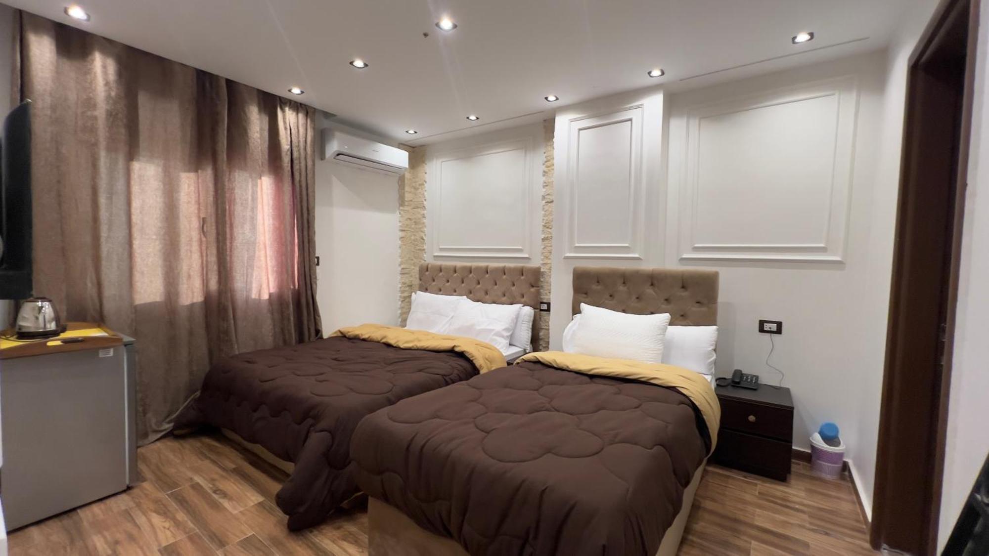 Ghatati New White Pyramids Inn מראה חיצוני תמונה
